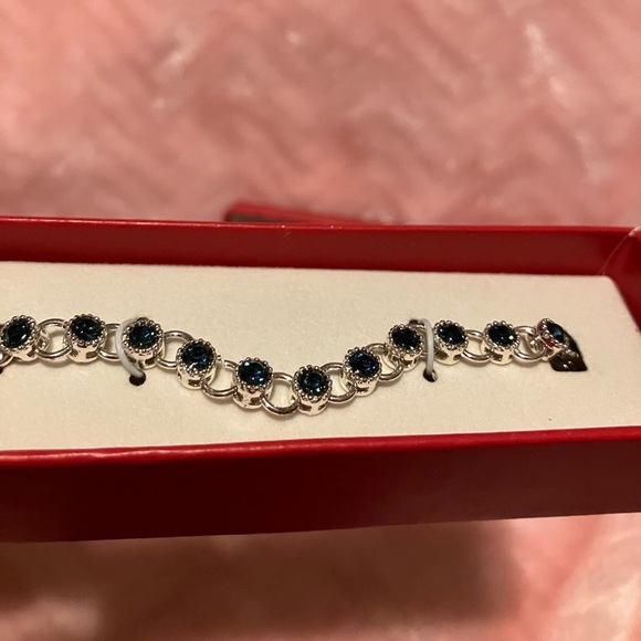 Avon tennis bracelet - Picture 6 of 8